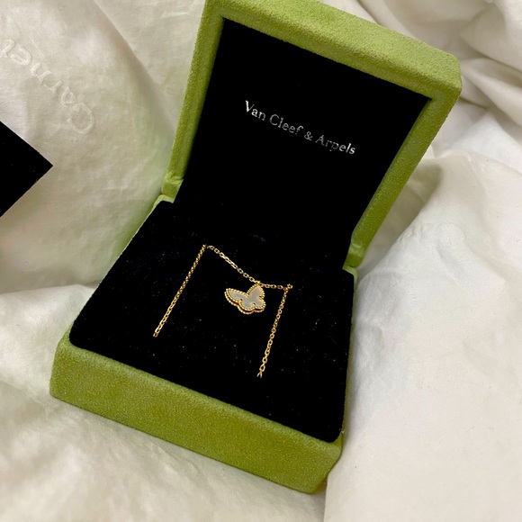 Van Cleef & Arpels Sweet Alhambra Butterfly pendant - Picture 2 of 4